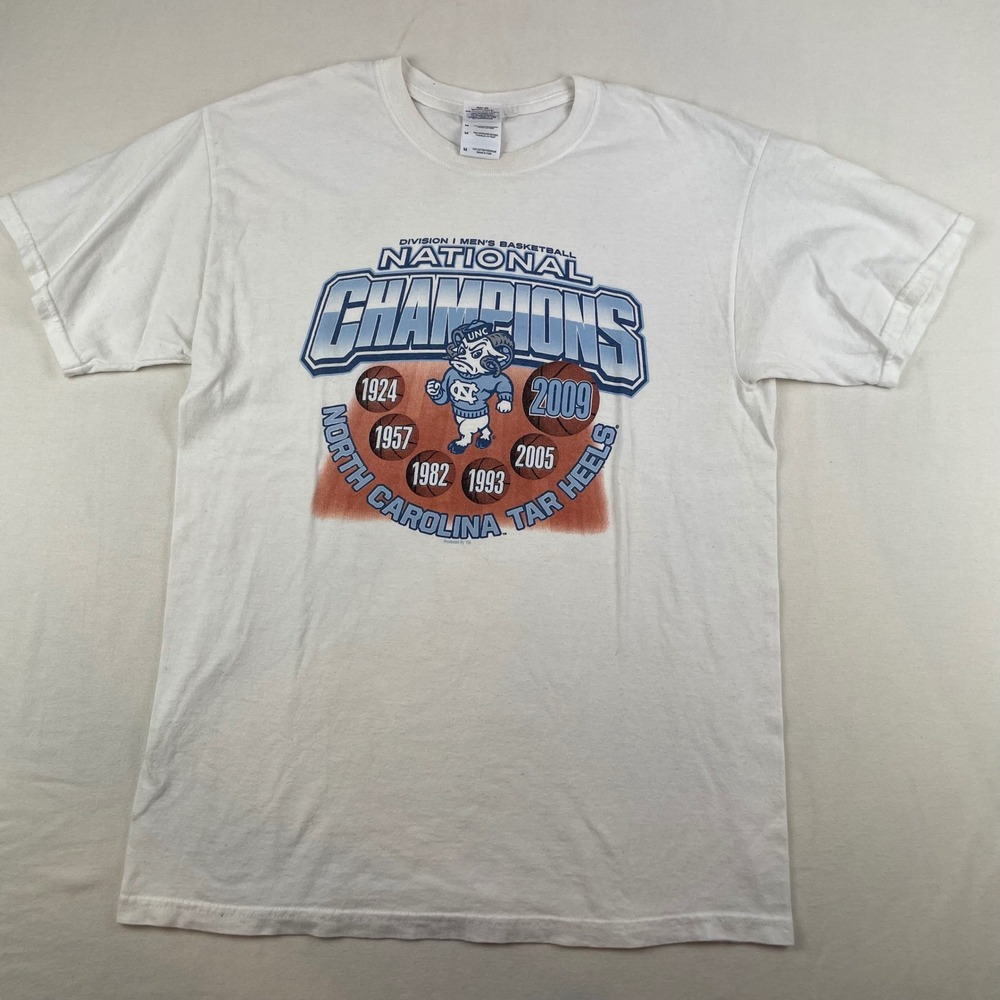 UNC Tar Heels National Champions T-Shirt Mens Medium White Gildan Heavy Cotton